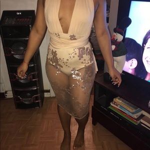 Beautiful mesh dress in gold